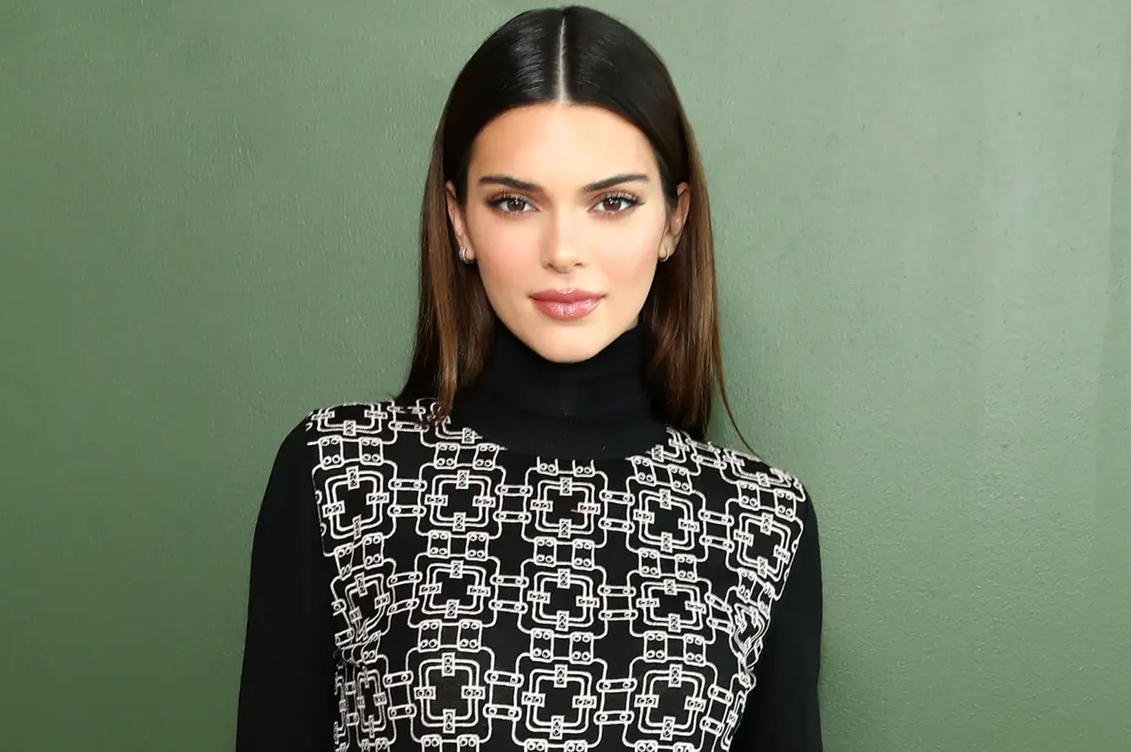 HOW TO CREATE KENDALL JENNER'S FLAWLESS BLOWOUT